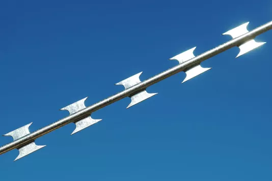 The razor wire is made of wire with a diameter of 2.8 mm