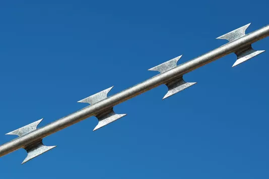 The razor wire is made of wire with a diameter of 3.2 mm